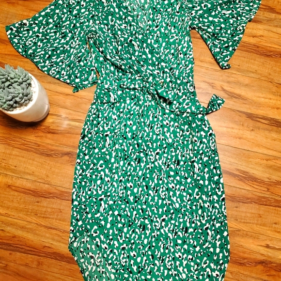 Dress - Picture 1 of 4